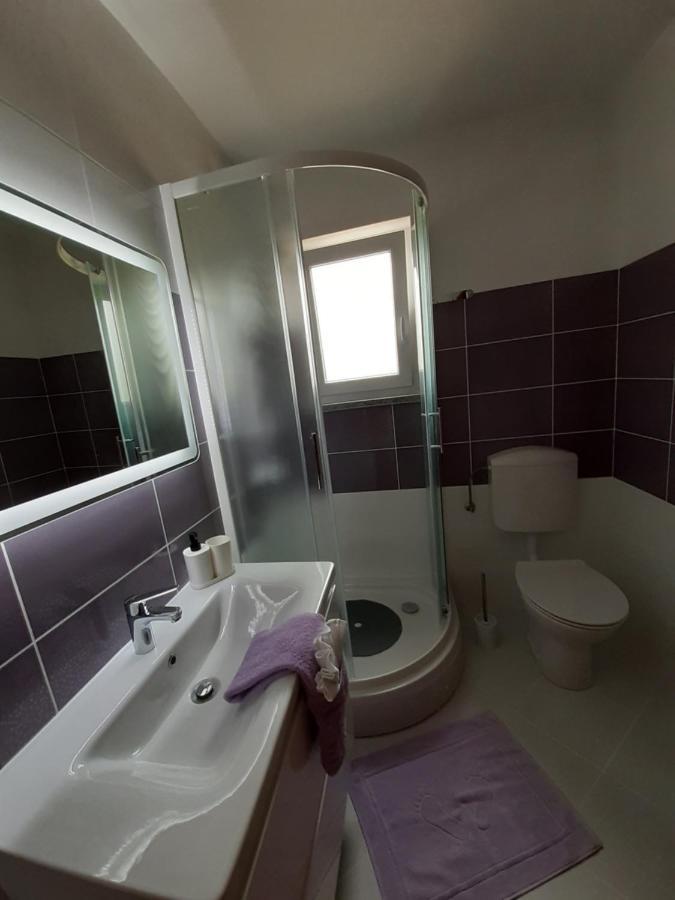 Dinko Apartment Rovanjska