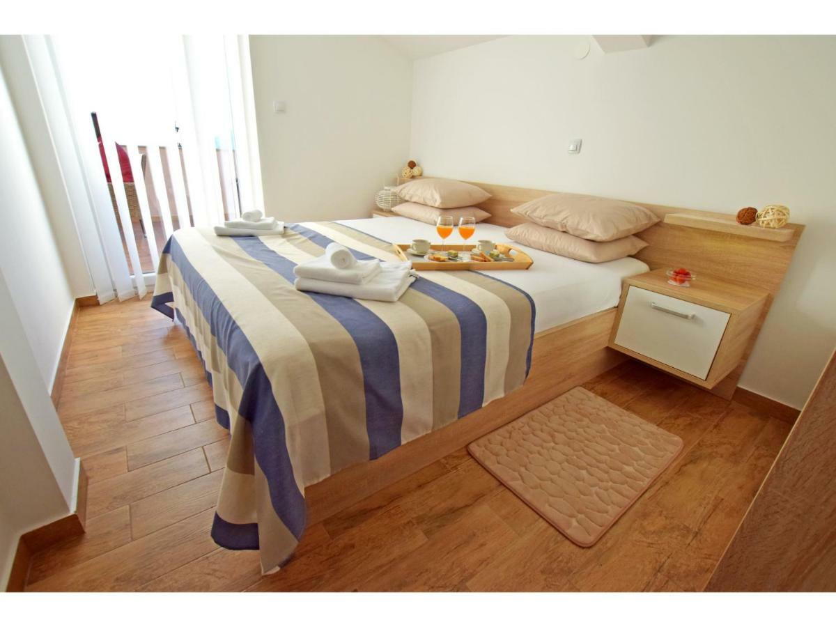 Dinko Apartment