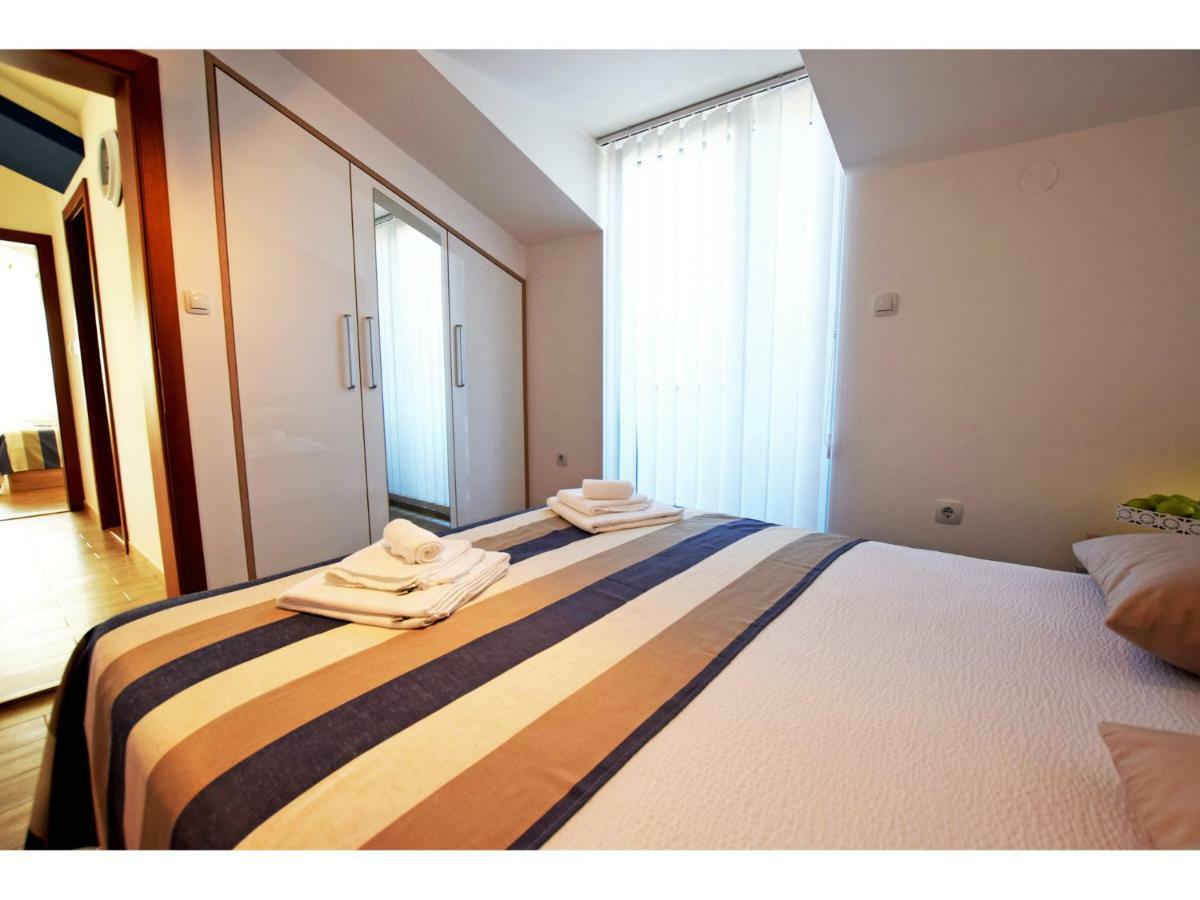 Apartment Dinko *
